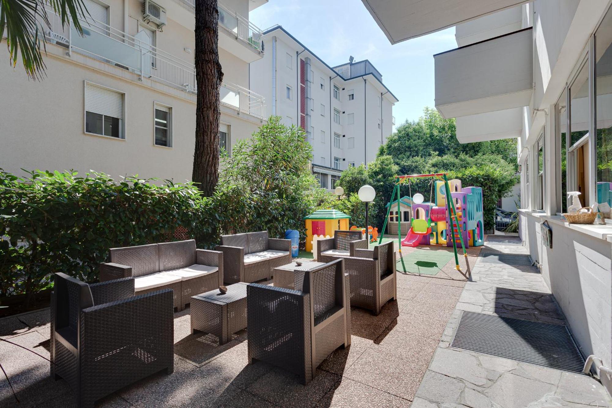 Hotel Kiss Cesenatico Exterior photo